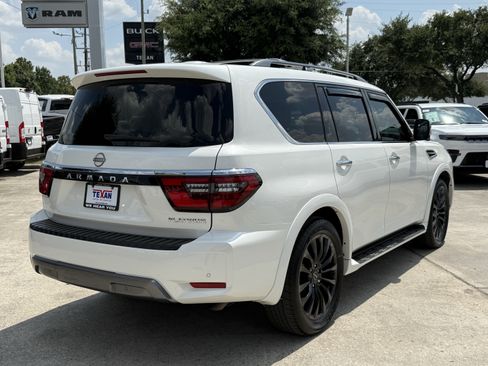 Used 2024 Nissan Armada Platinum w/ Captain's Chairs Package RWD image 5