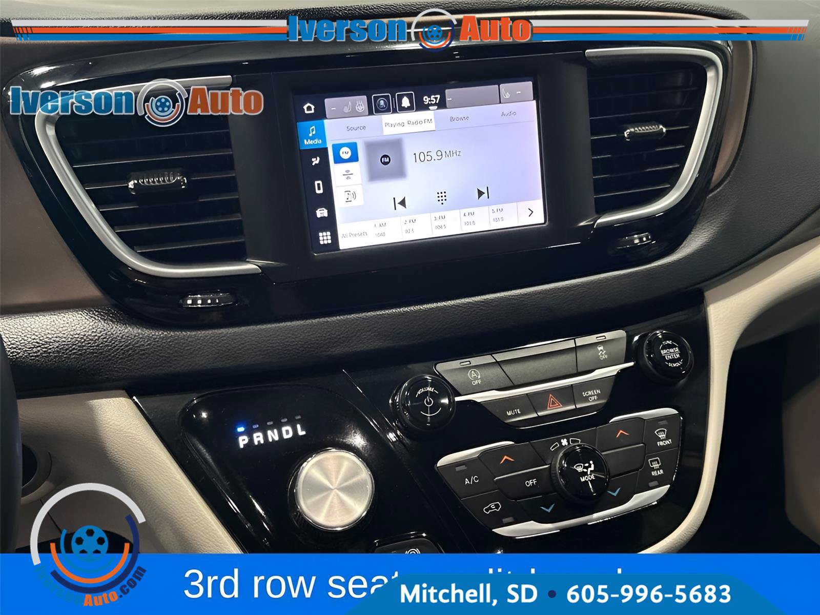 Used 2023 Chrysler Voyager LX FWD image 21