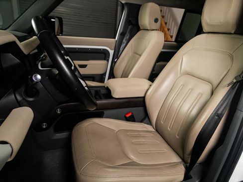 Used 2021 Land Rover Defender 110 SE image 4