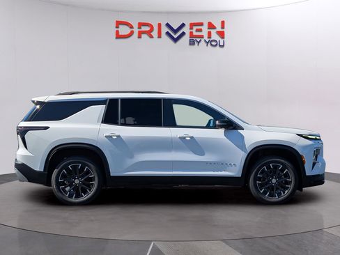 New 2026 Chevrolet Traverse LT w/ Sun and Wheel Package FWD image 6