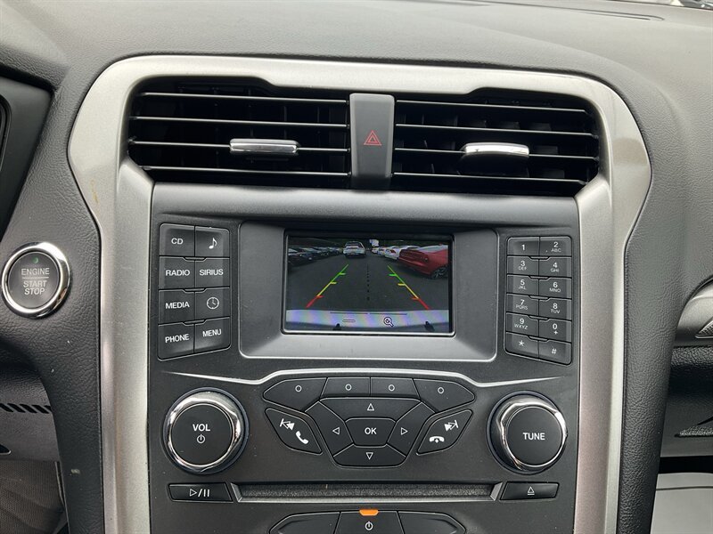 Used 2018 Ford Fusion SE FWD image 29