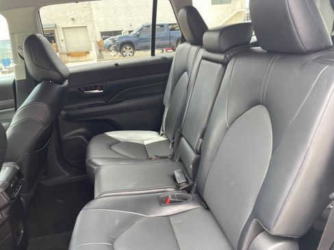 Used 2024 Toyota Grand Highlander XLE AWD/4WD image 25