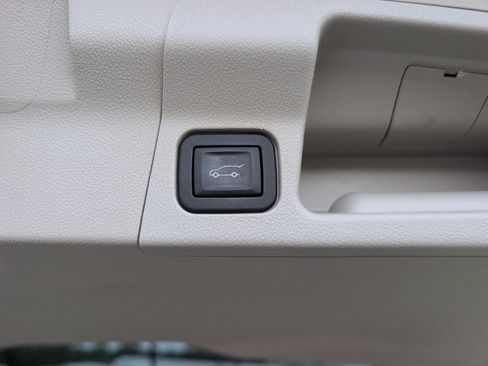 Used 2019 GMC Acadia Denali w/ Technology Package FWD image 6