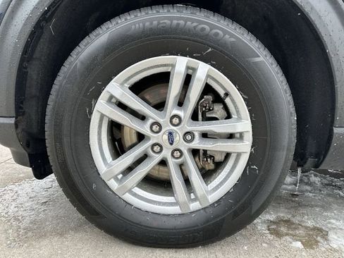 Used 2023 Ford Explorer XLT w/ Equipment Group 202A AWD/4WD image 12