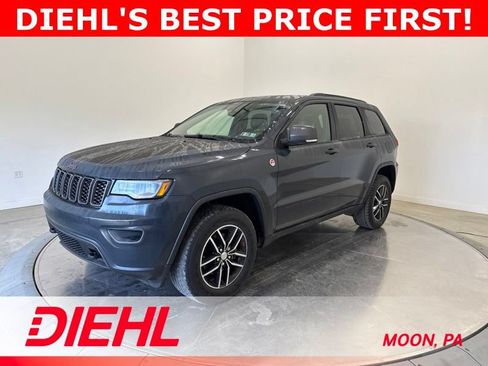 Used 2018 Jeep Grand Cherokee Trailhawk w/ Trailhawk Luxury Group AWD/4WD image 3