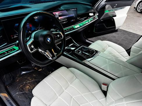 Used 2025 BMW 740i w/ Premium Package image 32