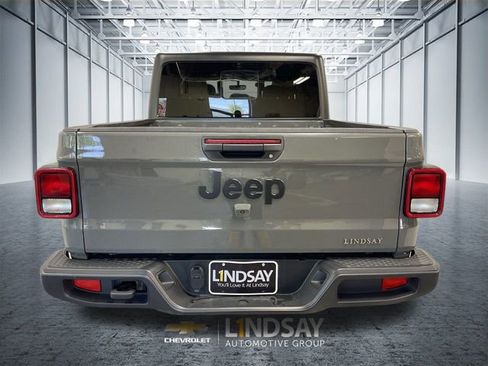 Used 2021 Jeep Gladiator Willys image 32