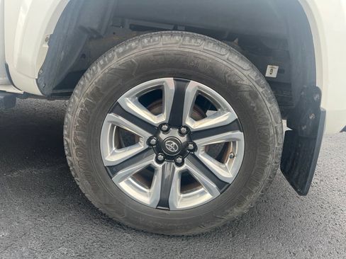 Used 2018 Toyota Tacoma Limited AWD/4WD image 10