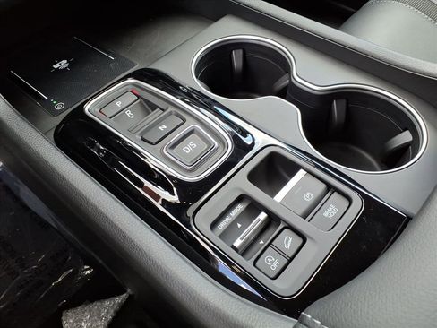 New 2025 Honda Pilot Touring image 13