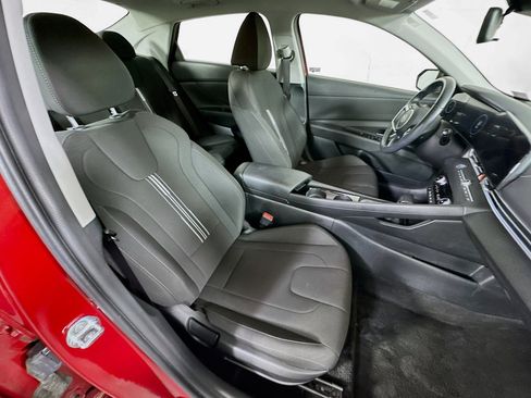 Used 2025 Hyundai Elantra SEL FWD image 31