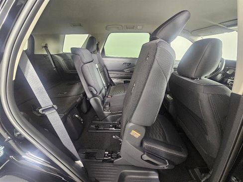 New 2025 Nissan Pathfinder SV image 18