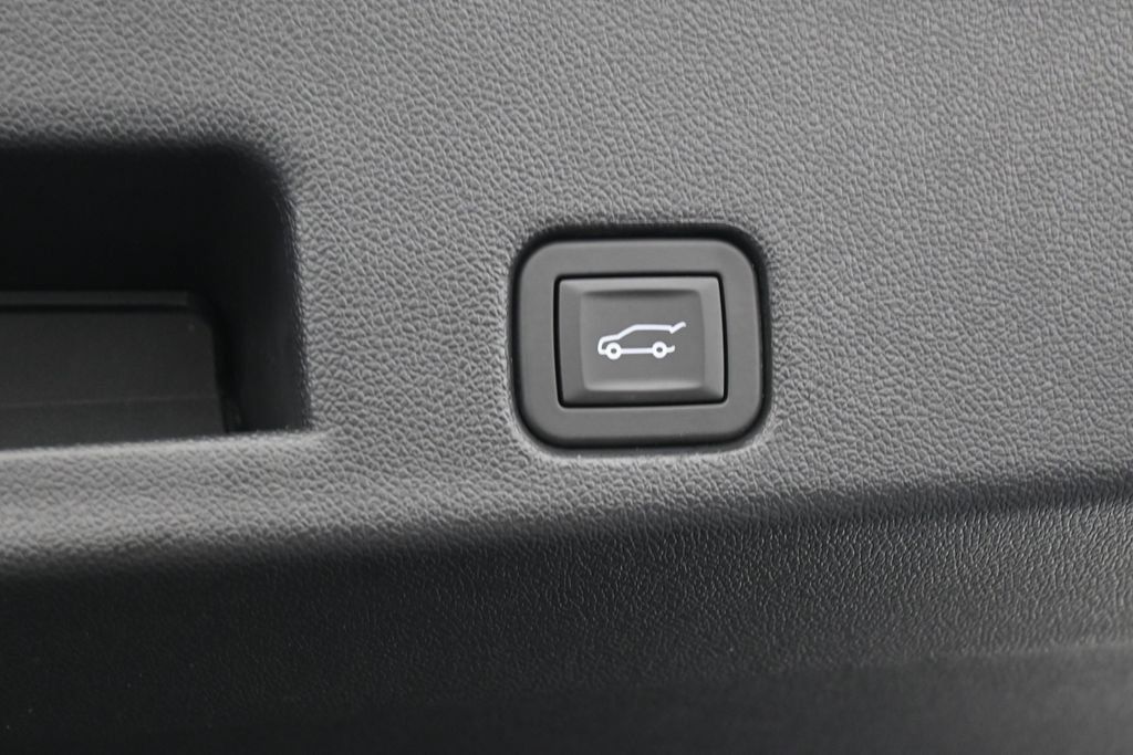 Used 2024 Chevrolet Traverse LT w/ Midnight/Sport Edition FWD image 41