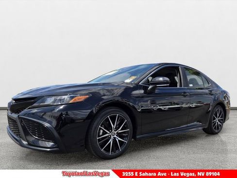 Certified 2022 Toyota Camry SE FWD image 1