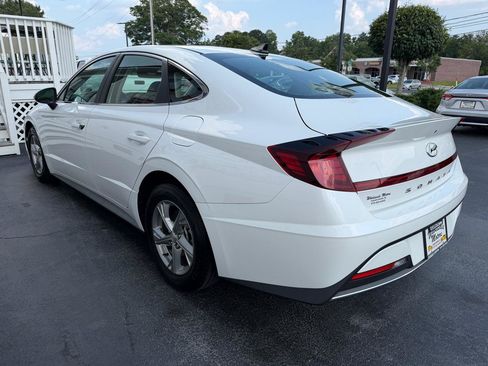 Used 2022 Hyundai Sonata SE w/ Cargo Package FWD image 5