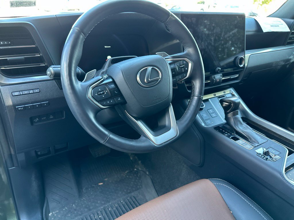 Used 2024 Lexus GX 550 w/ Accessory Package (2T) AWD/4WD image 3