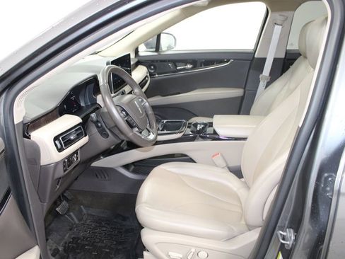 Used 2023 Lincoln Nautilus Reserve w/ Equipment Group 201A image 18