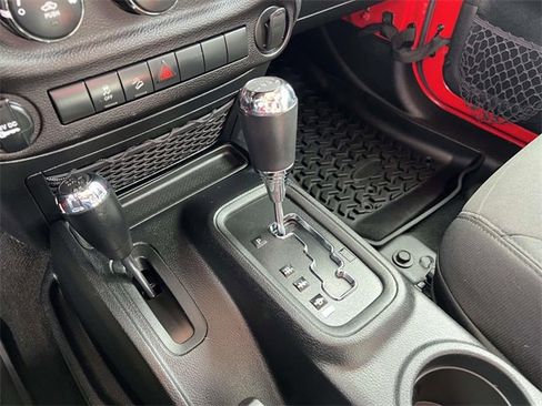 Used 2018 Jeep Wrangler Unlimited Sport w/ Connectivity Group image 18