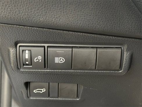 Used 2023 Toyota Corolla Cross XLE image 25