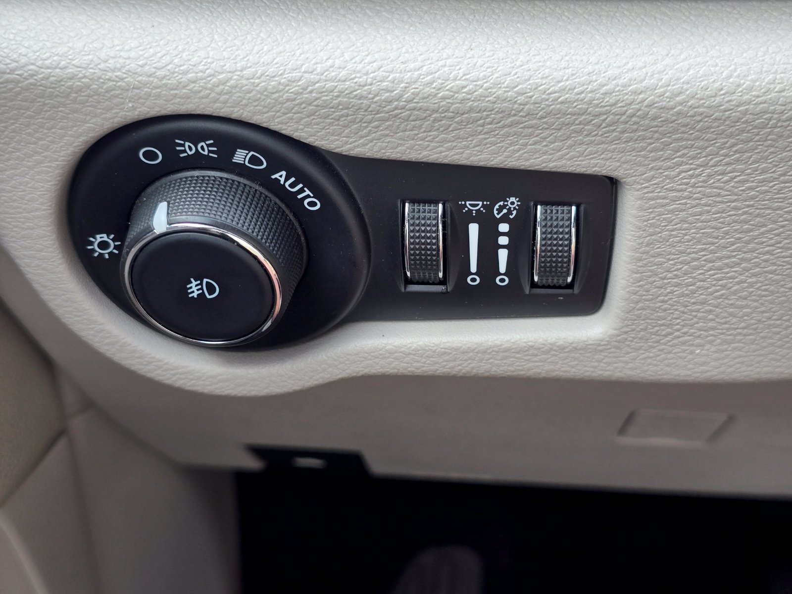 Used 2024 Chrysler Pacifica Limited FWD image 29