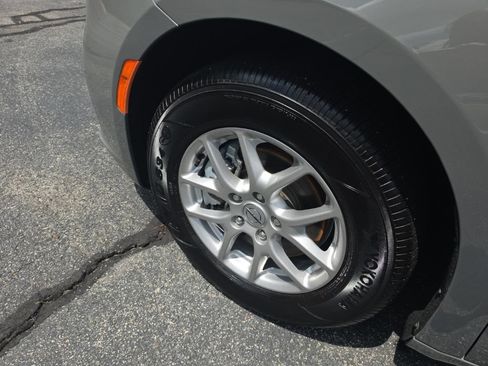 Used 2025 Chrysler Pacifica Select FWD image 14
