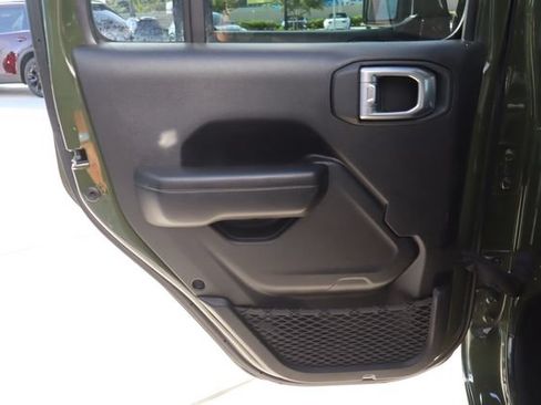 Used 2024 Jeep Wrangler Unlimited AWD/4WD image 28