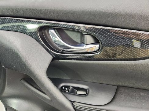Used 2019 Nissan Rogue SL AWD/4WD image 15
