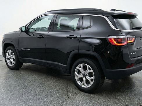 Used 2025 Jeep Compass Latitude AWD/4WD image 6