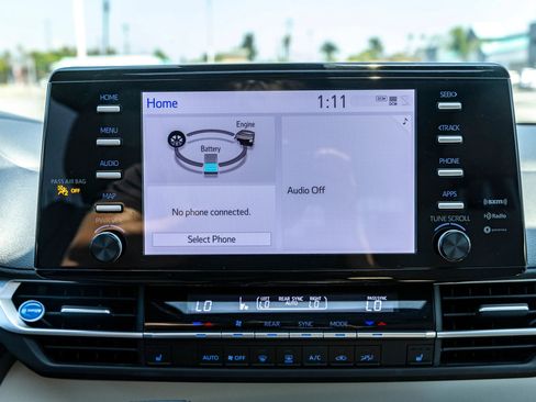 Used 2023 Toyota Sienna XLE FWD image 27