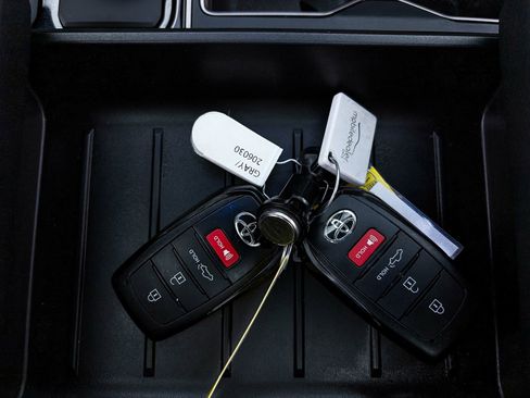 Used 2024 Toyota Tundra Limited w/ Power Package image 29