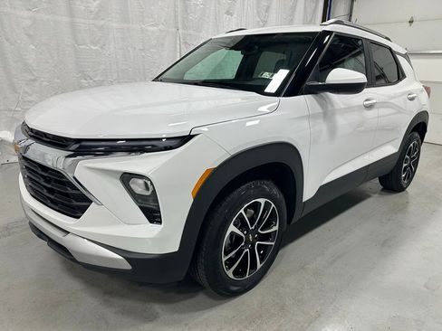 Used 2024 Chevrolet TrailBlazer LT w/ Convenience Package AWD/4WD image 3