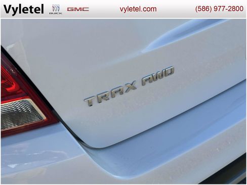 Certified 2022 Chevrolet Trax LT w/ LT Convenience Package image 9