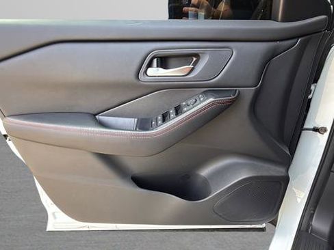 Used 2025 Nissan Rogue SV AWD/4WD image 11