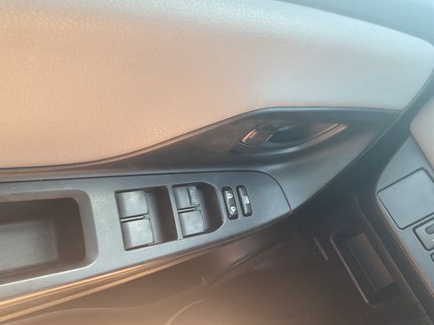 Used 2016 Toyota Yaris L FWD image 17