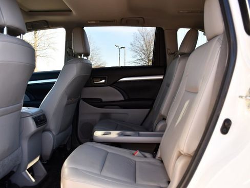 Used 2018 Toyota Highlander XLE image 15