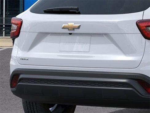 New 2026 Chevrolet Trax LS w/ LS Convenience Package image 14
