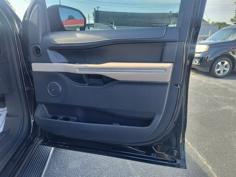 Used 2022 Ford Expedition Max Limited AWD/4WD image 23