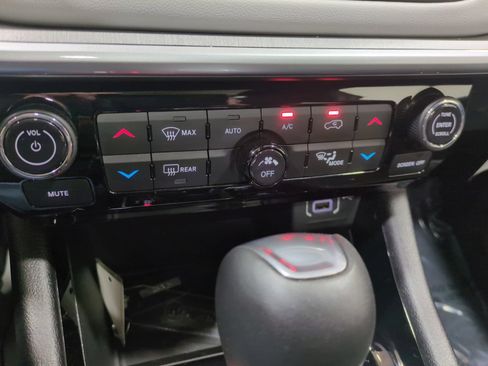 Used 2024 Jeep Compass Limited w/ Sun and Sound Group AWD/4WD image 22