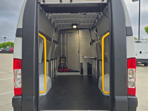 Used 2024 RAM ProMaster 3500 w/ Delivery Van Package FWD image 13