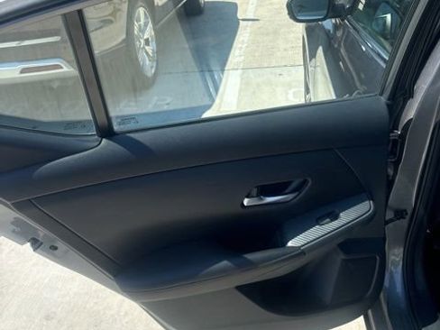 Used 2020 Nissan Sentra SV image 17