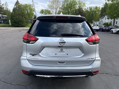 Used 2017 Nissan Rogue SV w/ SV Premium Package AWD/4WD image 4