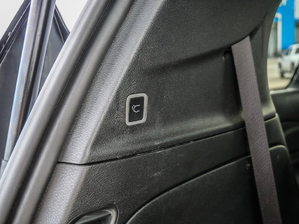 Used 2025 Chrysler Pacifica Limited FWD image 14