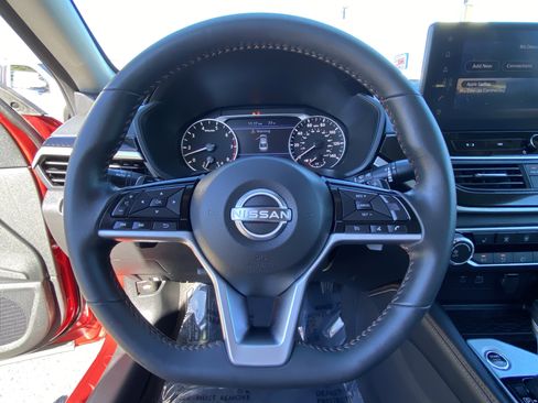 Used 2024 Nissan Altima 2.5 SR w/ SR Premium Package image 25