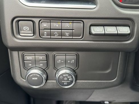 Used 2024 GMC Yukon AT4 w/ Technology Package image 21