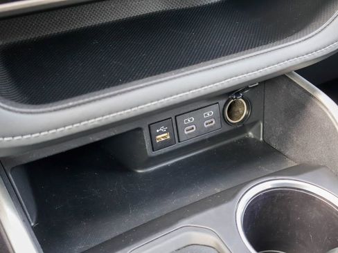 Used 2024 Toyota Highlander LE image 16