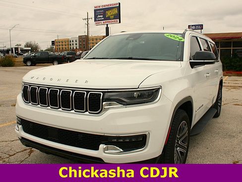 Used 2024 Jeep Wagoneer L Base w/ Premium Group I image 3