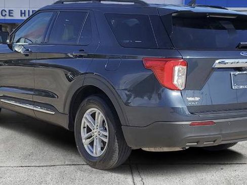 Used 2023 Ford Explorer XLT RWD image 2