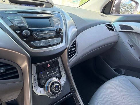Used 2013 Hyundai Elantra GLS w/ Preferred Pkg FWD image 12