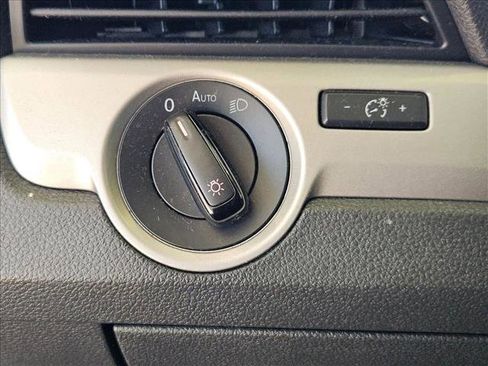 Used 2021 Volkswagen Passat 2.0T SE image 13