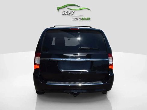 Used 2015 Chrysler Town & Country Touring-L w/ Trailer Tow Group image 5