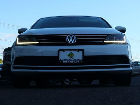 Used 2017 Volkswagen Jetta SE image 17
